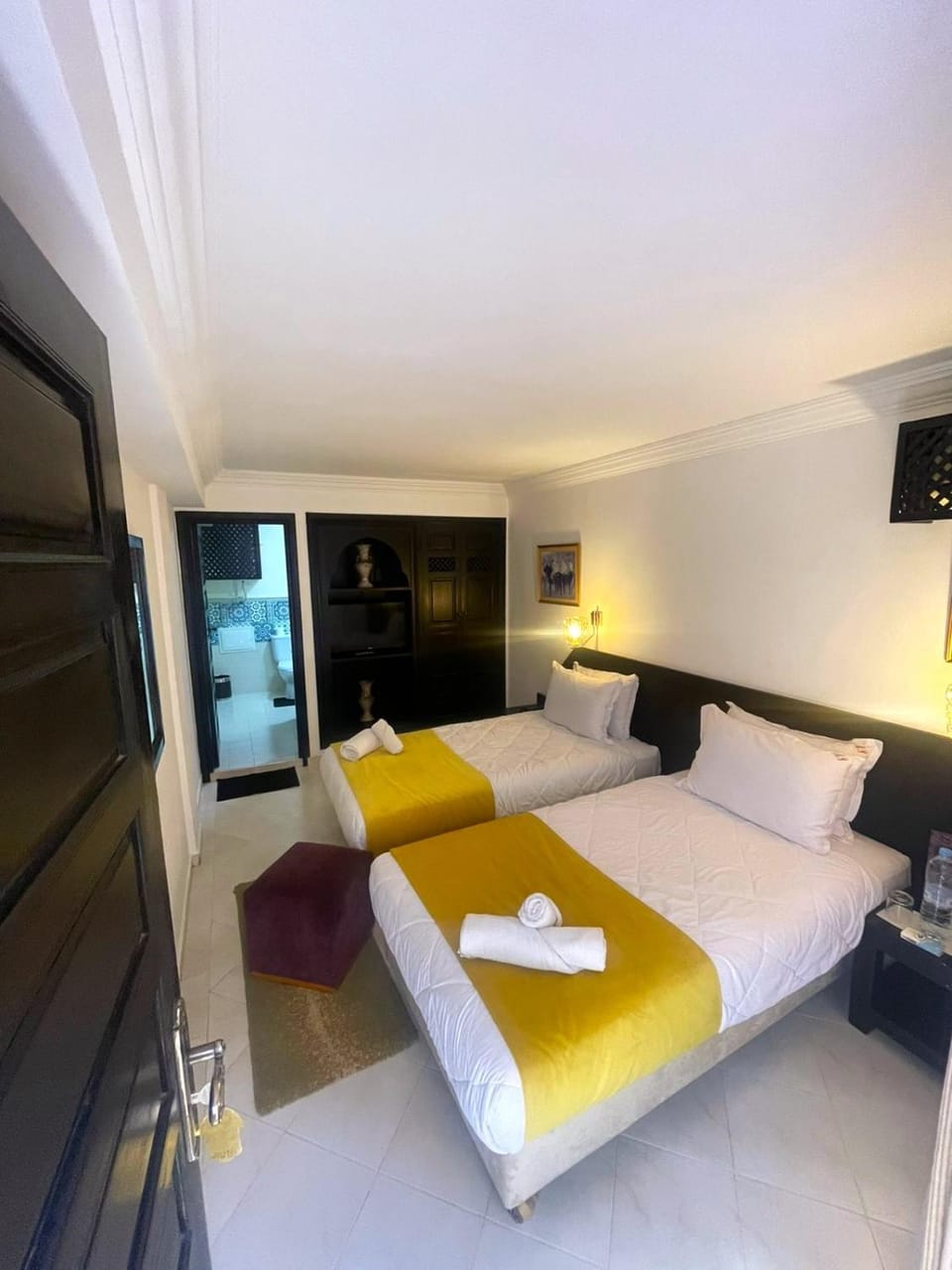 Bed, TV and multimedia, Bedroom
