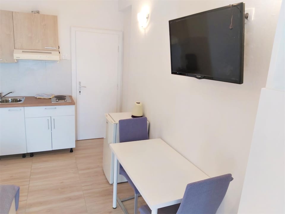 TV and multimedia, Kitchen or kitchenette, Dining area