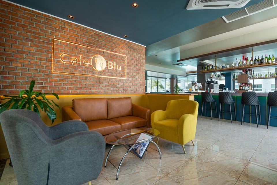 Restaurant/places to eat, Lounge or bar, Food and drinks