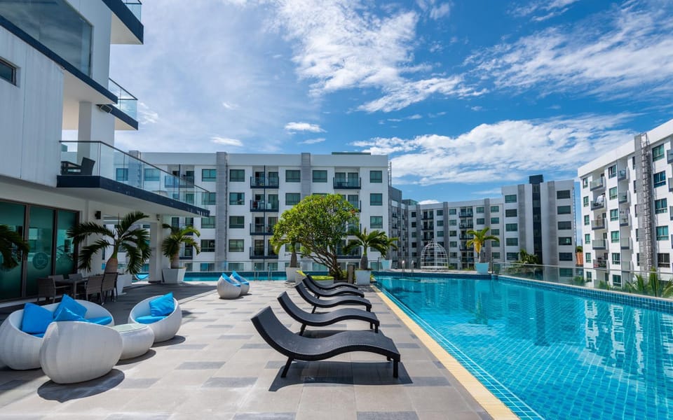 Balcony/Terrace, Swimming pool, Swimming pool, sunbed