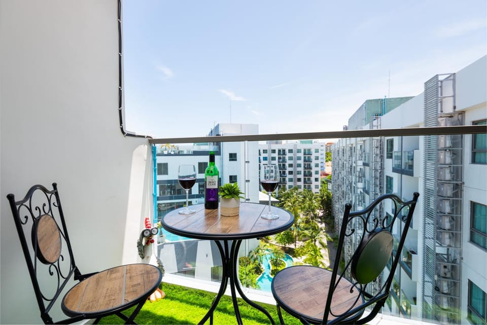 View (from property/room), Balcony/Terrace, Seating area, Garden view, Pool view, Swimming pool, Inner courtyard view