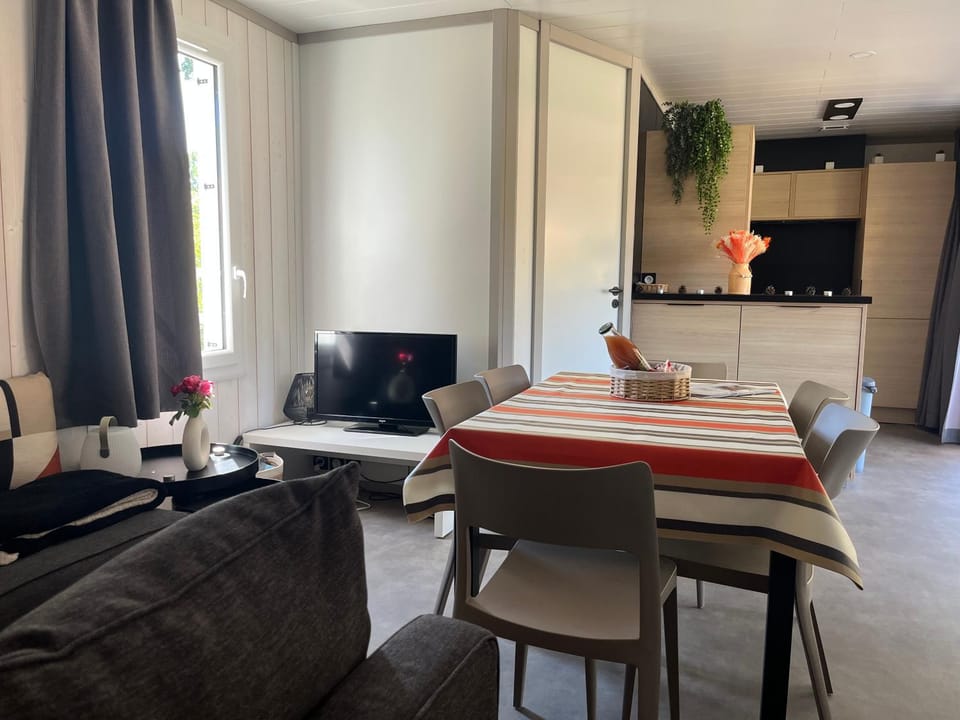 View (from property/room), Living room, Seating area