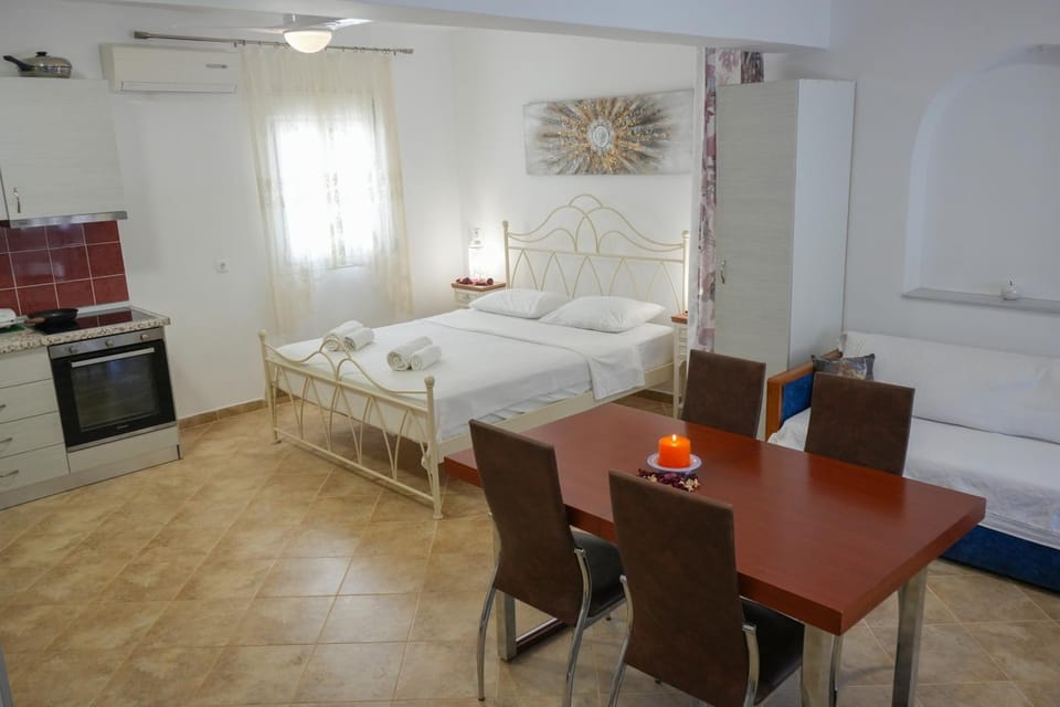 Living room, Photo of the whole room, Bedroom