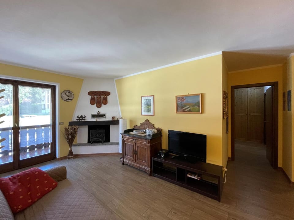 Communal lounge/ TV room, Living room
