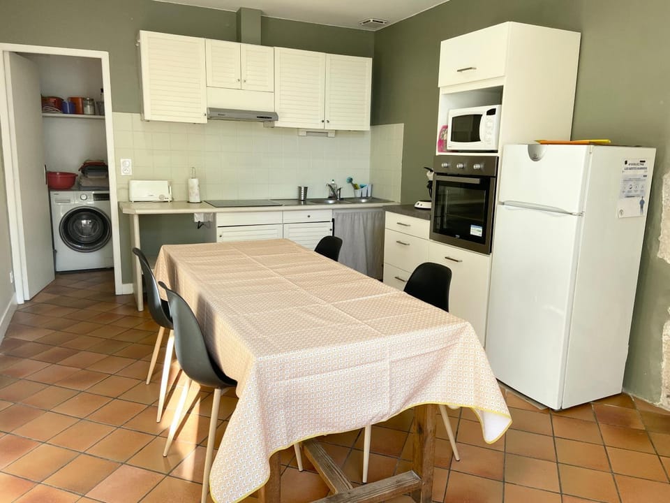 Dining area, Communal kitchen, minibar, pet friendly, toaster, toaster