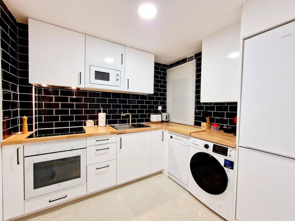 Kitchen or kitchenette, dishwasher, minibar, oven, stove, toaster, washing machine, dryer