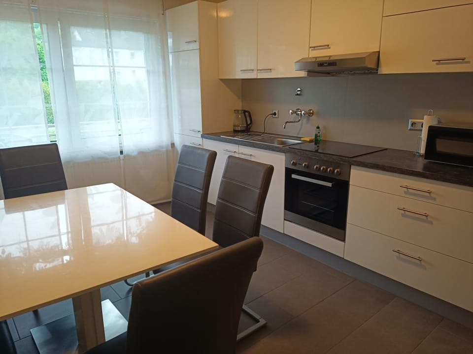 Weingut Raevenhof Bed and Breakfast in Trier-Saarburg