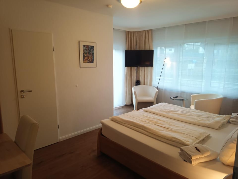 Weingut Raevenhof Bed and Breakfast in Trier-Saarburg