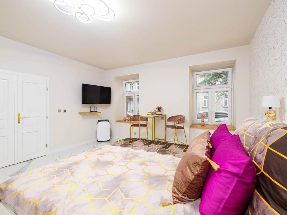 Apartament Gold Aleja NMP 8 - Free parking Apartment in Poland