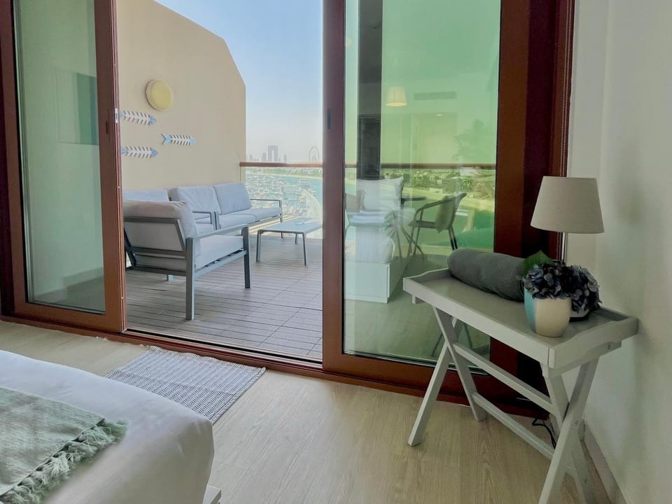 Palm Studio I Weekly Offer I Gym and Pool 15 16 Apartment in Dubai