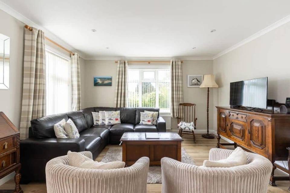 Family Beach House 200m to Sea 5 min to Tenby Town Centre House in Wales