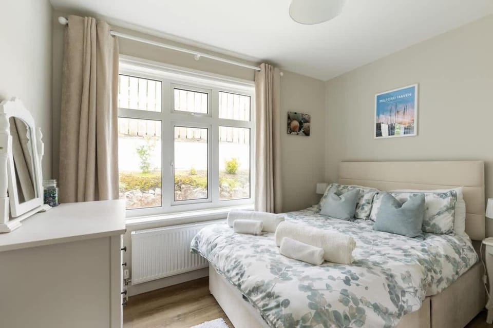 Family Beach House 200m to Sea 5 min to Tenby Town Centre House in Wales