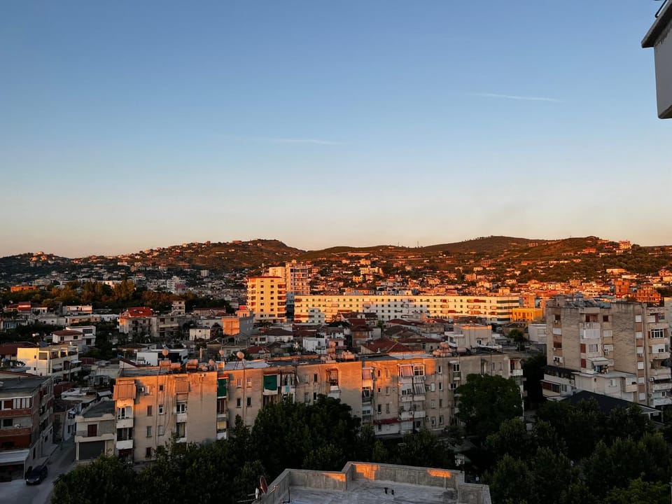 Nearby landmark, Neighbourhood, Natural landscape, Balcony/Terrace, City view, Mountain view