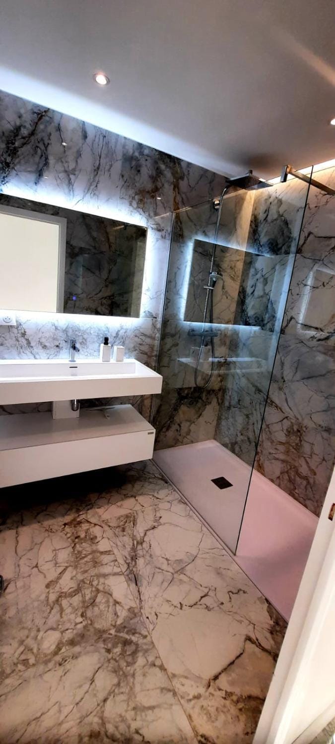 Superbe appartement climatisé proche plages, grande terrasse et parking privé Apartment in Antibes