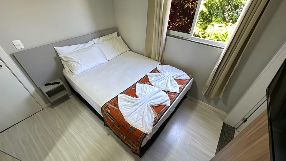 Bed, towels