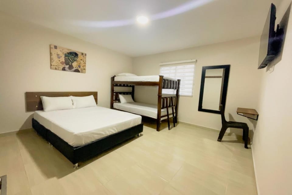 Bedroom, bunk bed