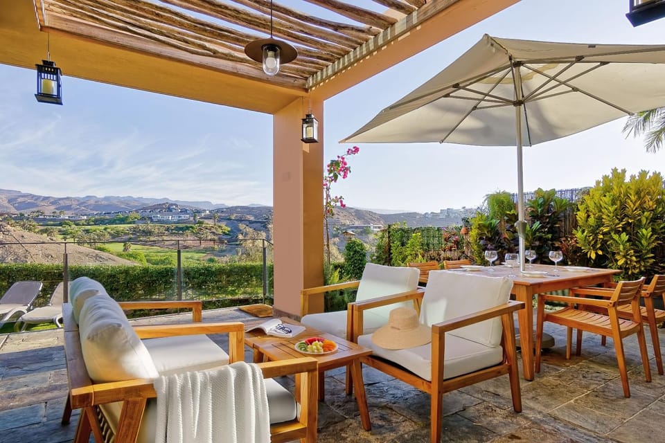 View (from property/room), Balcony/Terrace, Mountain view