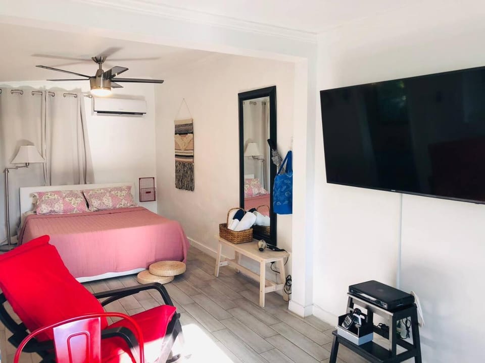 Private and Comfy Cabin near to MIA airport Cabin in Coral Gables