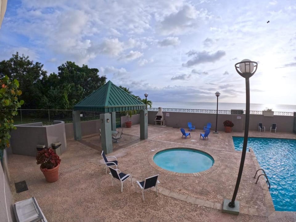 Ocean view, pool, GYM, basketball court, WIFI Apartment in Caribbean