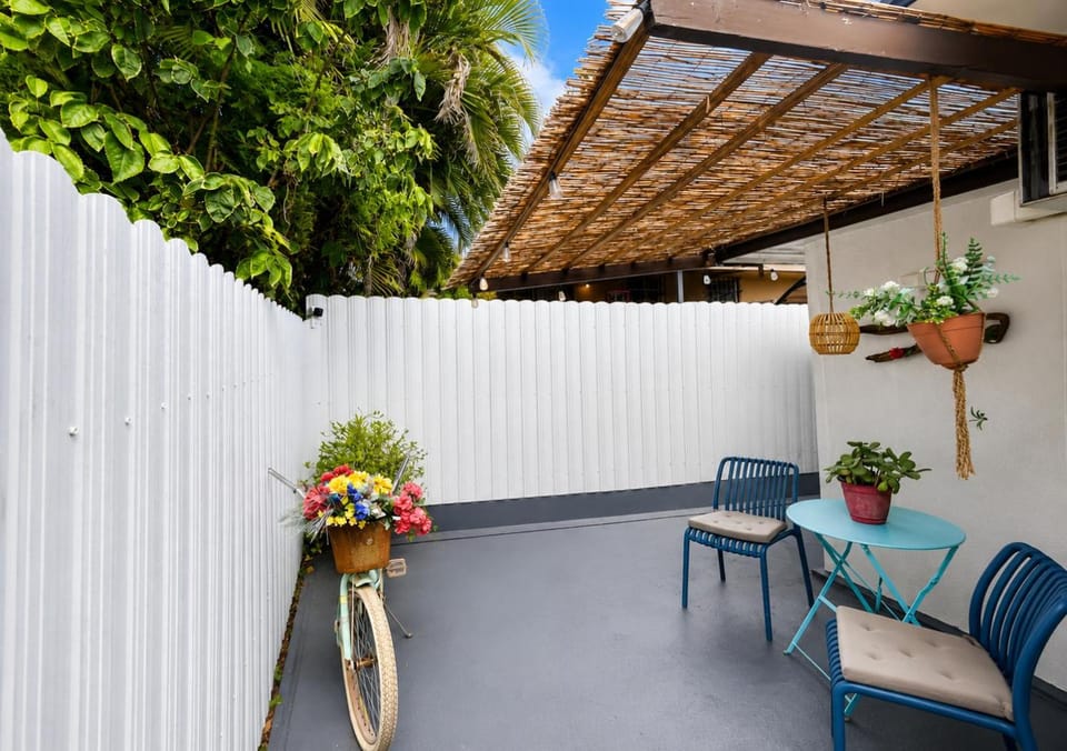 Patio, Dining area