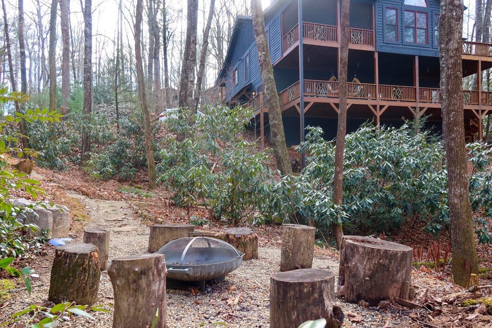 Secluded Sapphire Chalet w/ Game Room + Decks House in Tennessee
