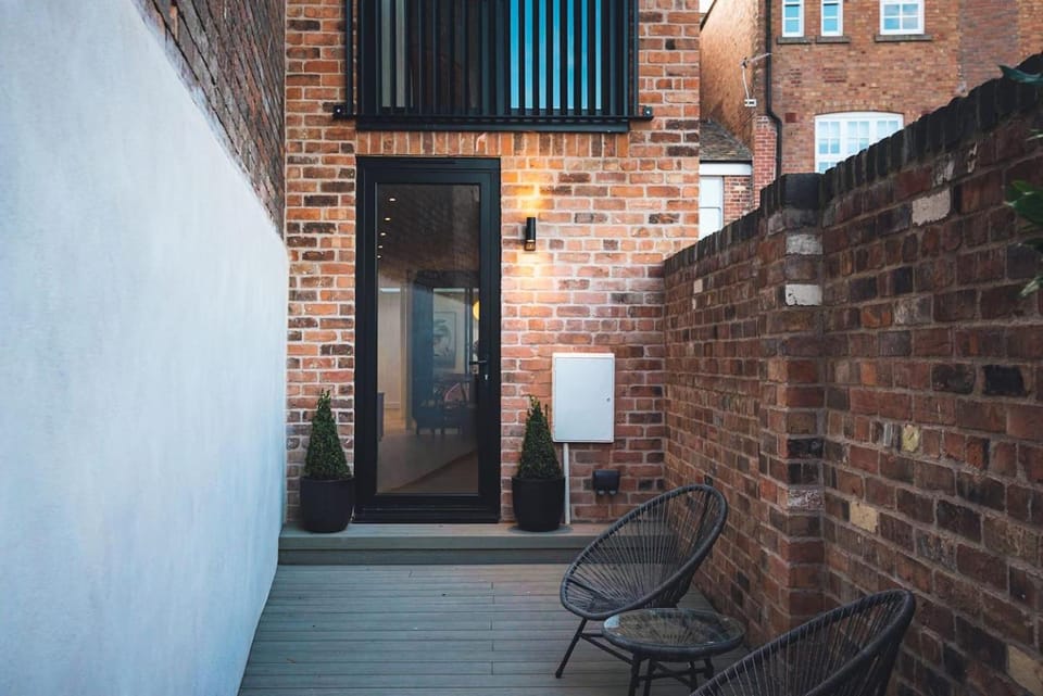 2 Bedroom Stylish Townhouse - Free Parking House in Shrewsbury