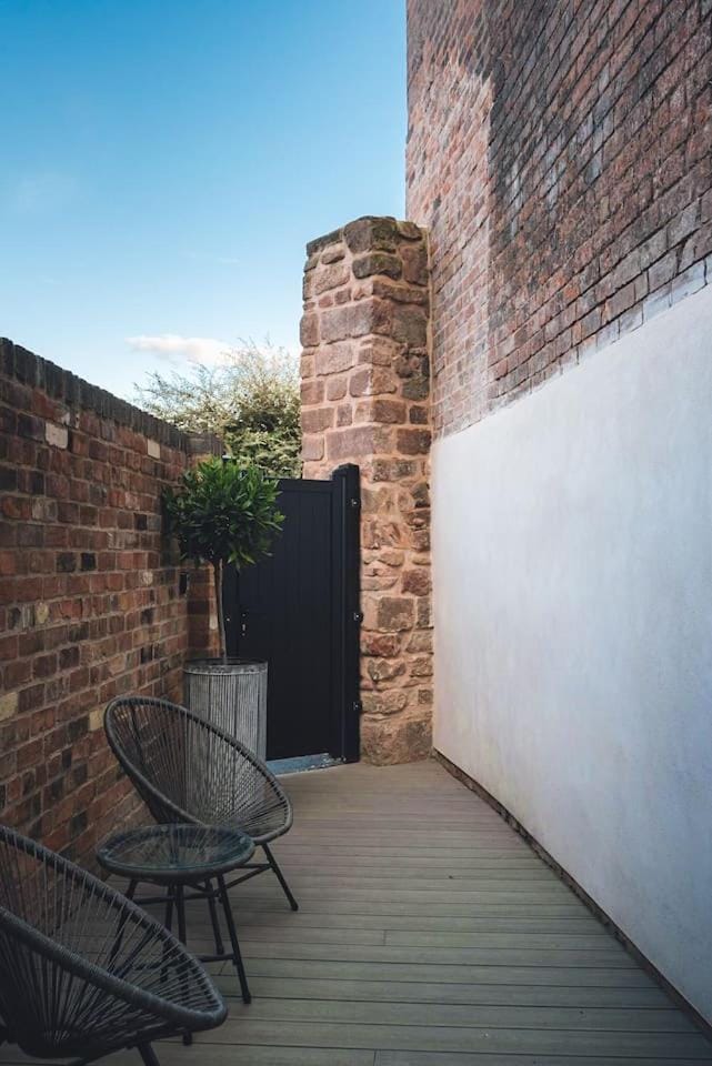2 Bedroom Stylish Townhouse - Free Parking House in Shrewsbury