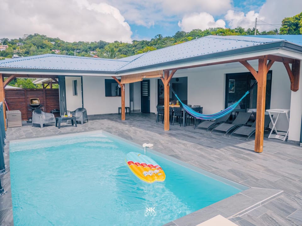 Property building, Patio, Day, Natural landscape, Pool view, Swimming pool, sunbed