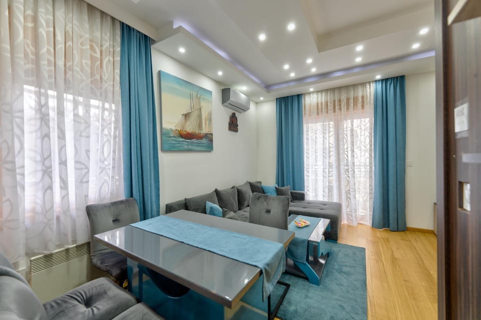 Living room, Photo of the whole room