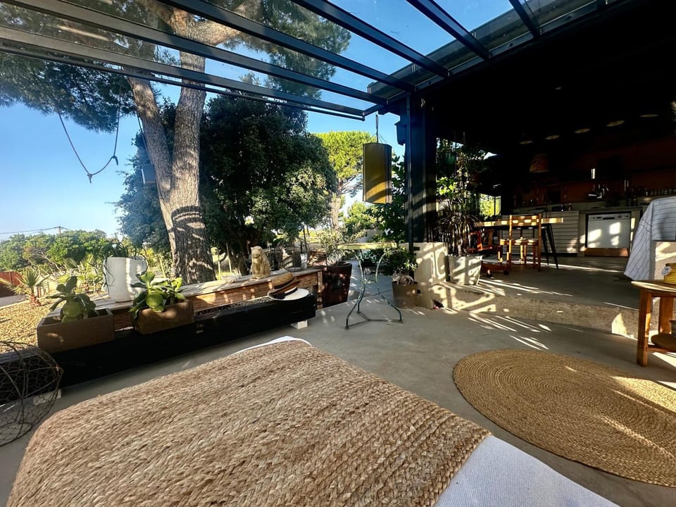 Loft pour sauvages modernes Bed and Breakfast in La Cadière-d'Azur