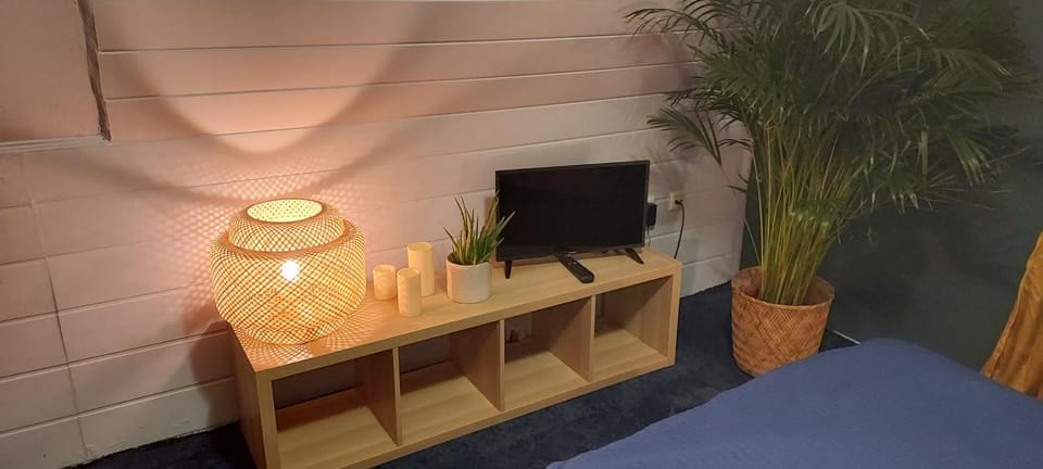 TV and multimedia, Photo of the whole room, Bedroom