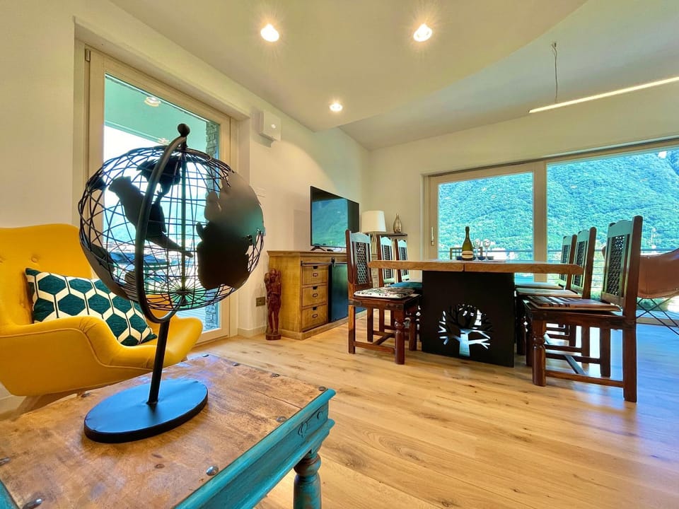 Living room, Dining area