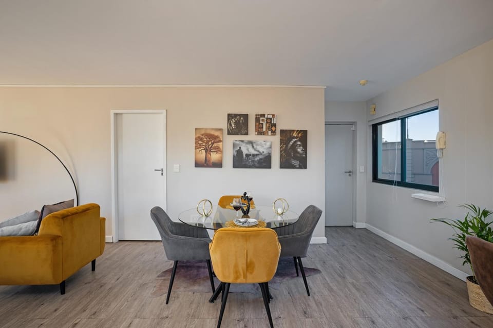 Dining area, flat iron, internet