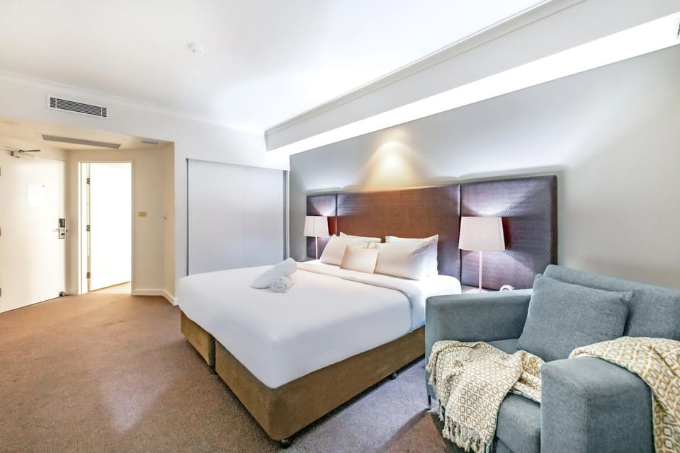Bed, Seating area