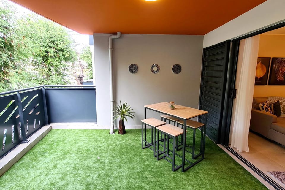 View (from property/room), Balcony/Terrace, Dining area