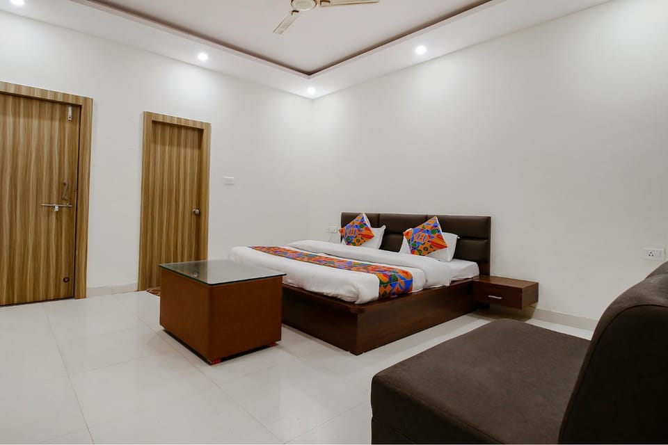 Living room, Photo of the whole room, Bedroom