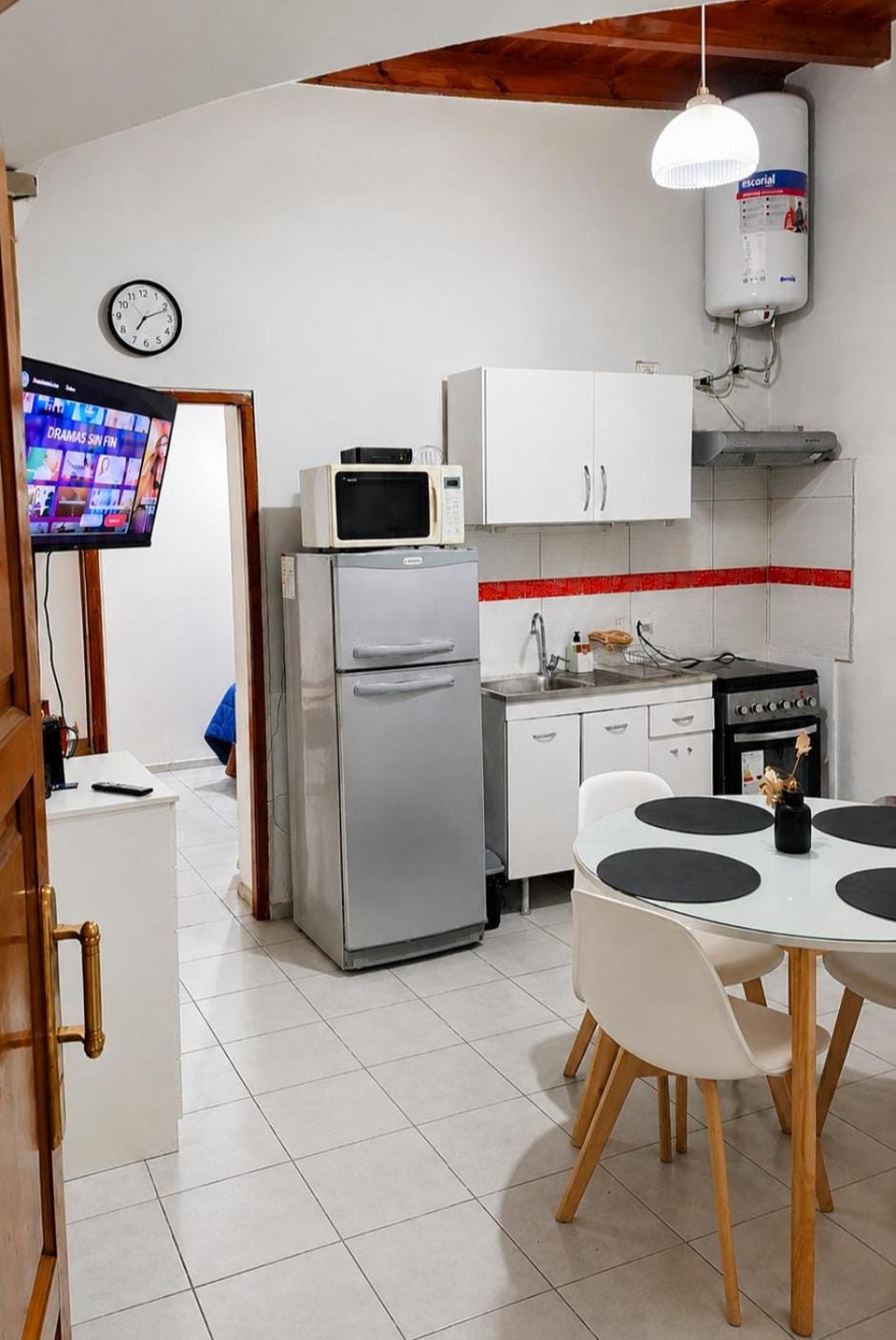 Kitchen or kitchenette, Dining area, minibar, oven, pet friendly, stove, toaster