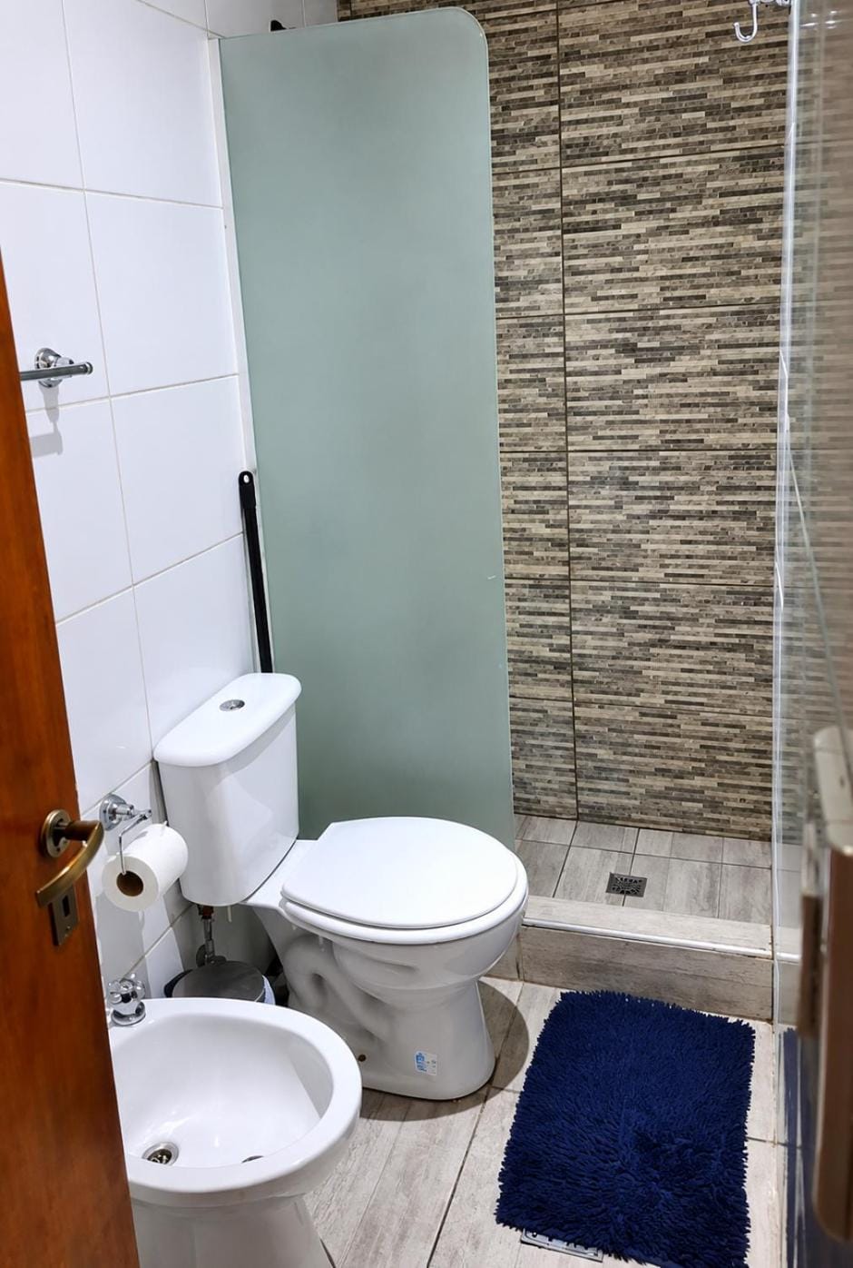 Shower, Toilet, Bathroom, bidet, towels