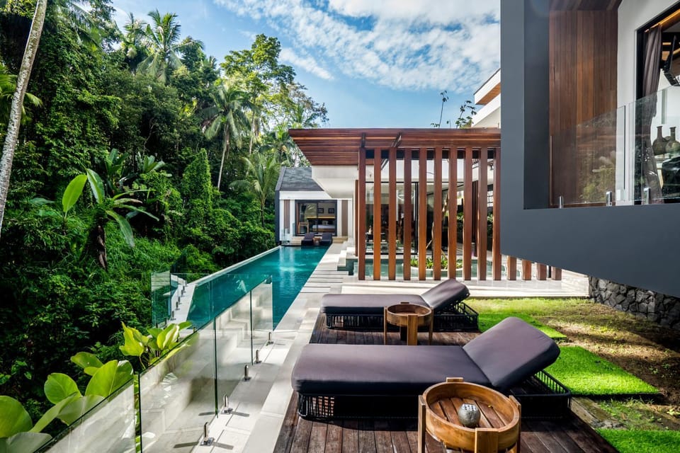 Property building, Seating area, Pool view, Swimming pool, sunbed