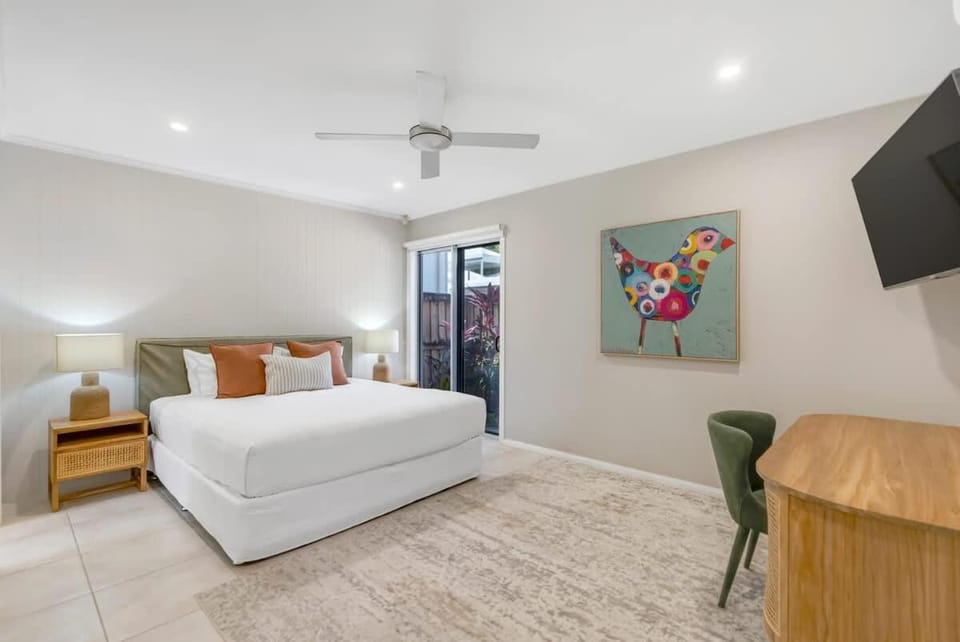 Cove House - Coastal Convenience by the Pool Villa in Palm Cove