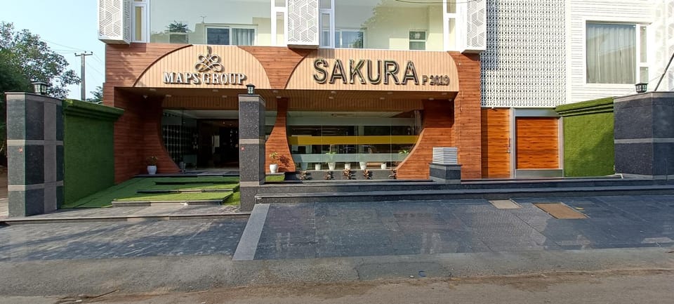 Facade/entrance