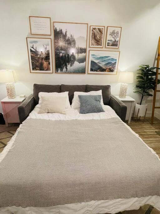 Designer Cozy Ski in and out Apartment in Whistler