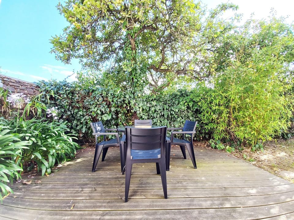 Patio, Garden, Dining area, Garden view