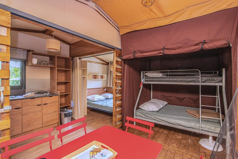 Bed, Kitchen or kitchenette, Bedroom, kitchen