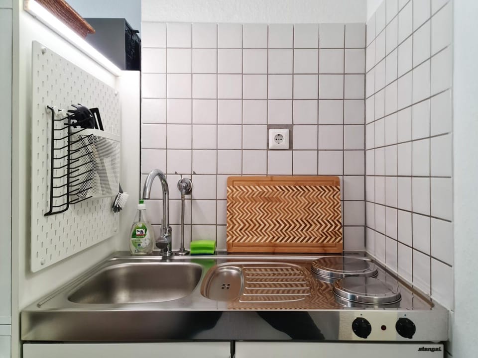 Kitchen or kitchenette, stove, kitchen, kitchen