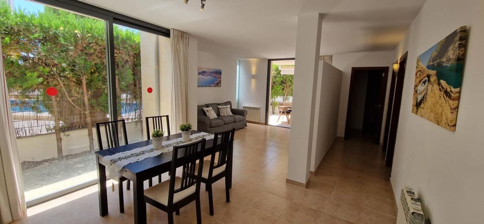 Living room, Dining area