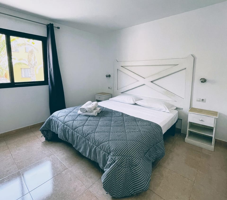 Bed, Bedroom, towels, wardrobe