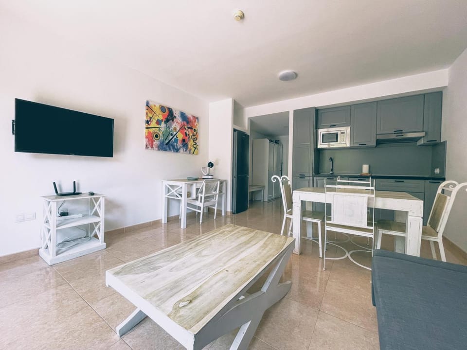 TV and multimedia, Living room, locker