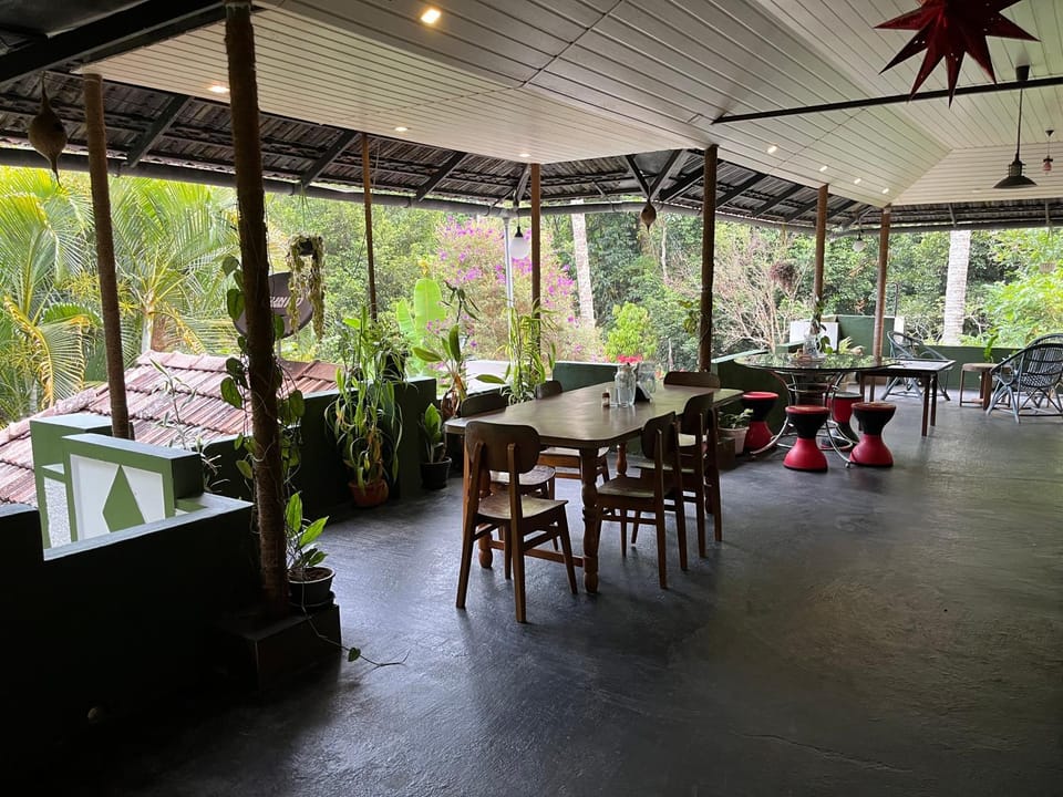 Seating area, Dining area, Garden view