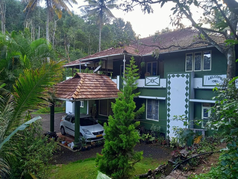 Property building, Natural landscape, Garden view, Parking